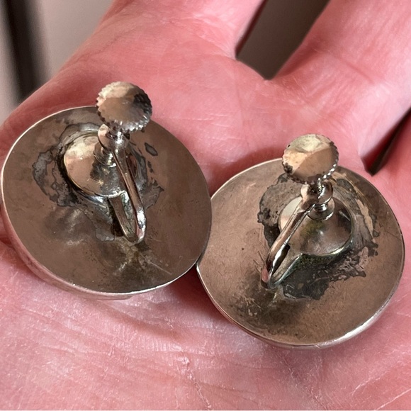 Vintage southwestern silver Green Turquoise modernist Screw Back earrings - Picture 13 of 15